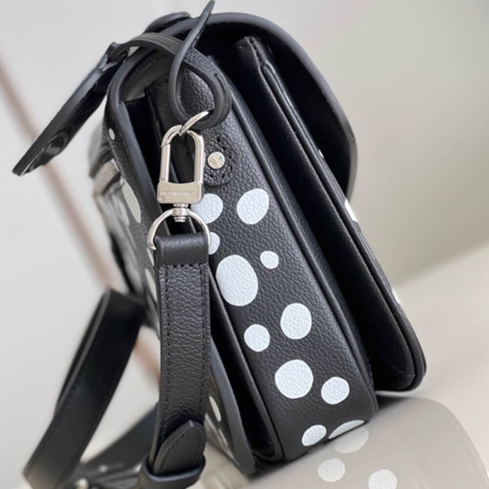 LV x YK Pochette Metis?